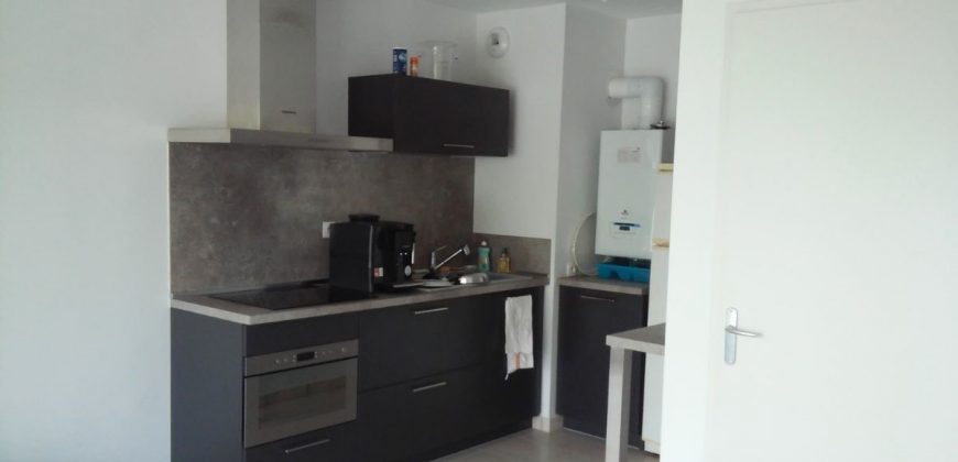 MIONS – A LOUER T2 de 42m². Loyer: 940€ HC