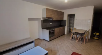 SAINTE-FOY-L’ARGENTIÈRE – A LOUER T2 de 42m². Loyer: 550€ CC