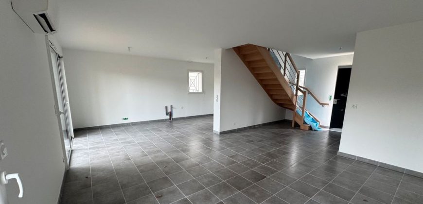 Maison – T5 – SAINT-MICHEL-DE-RIEUFRET – 1090€ cc