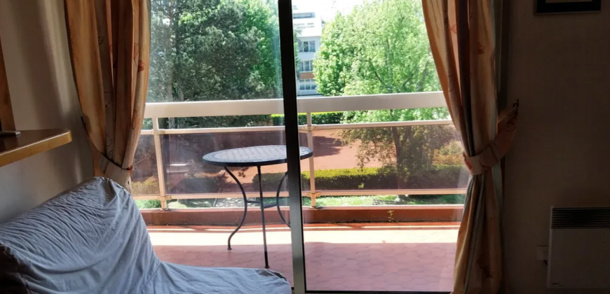 BRON T2 1100€ CC avec jardin