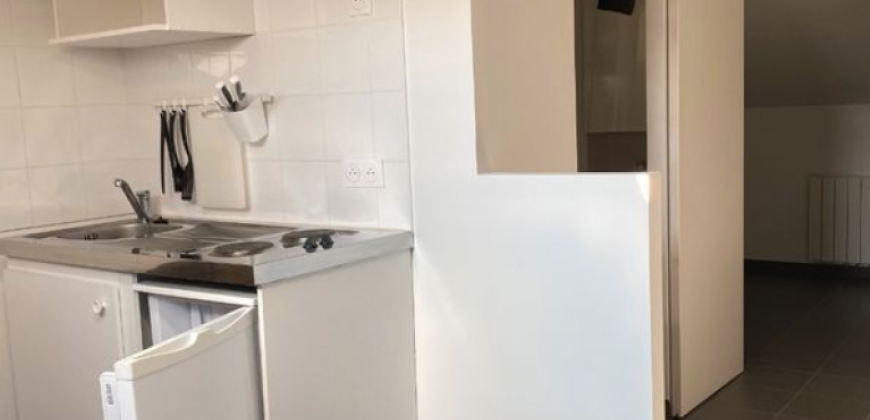 BRON STUDIO A LOUER 700€ toutes charges comprises avec internet