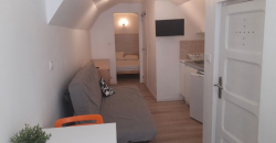 LA CIOTAT – A LOUER Studio Loyer: 400€ HC