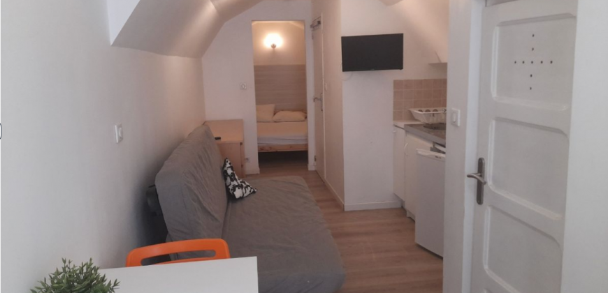 LA CIOTAT – A LOUER Studio Loyer: 400€ HC