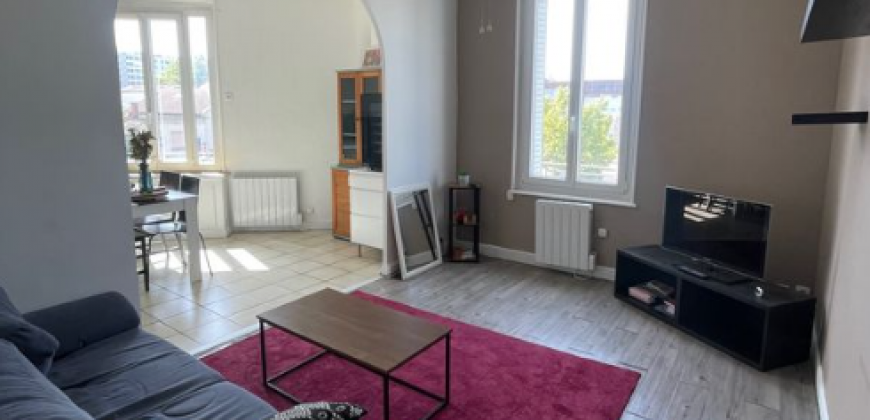 LYON 8 T2 884€ CC
