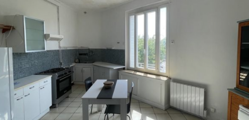 LYON 8 T2 884€ CC