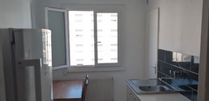 VILLEURBANNE T3 860€ CC avec balcon