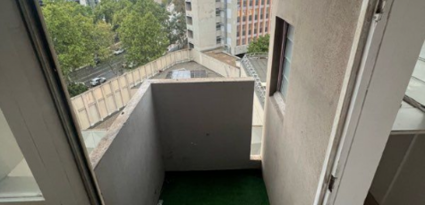 A louer Marseille studio dans le 10e aarrondissement loyer 670€