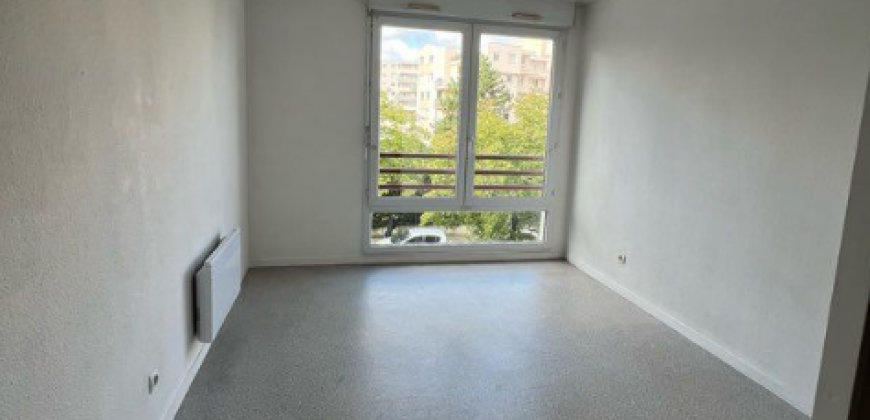 LYON 8E ARRONDISSEMENT – A LOUER Studio de 19m². Loyer: 605€