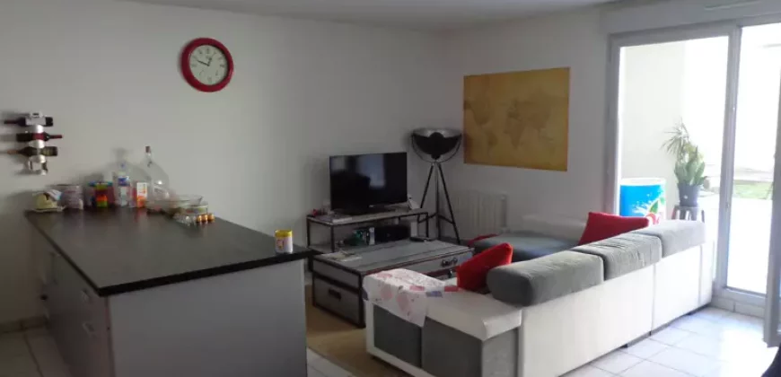 LYON 8E ARRONDISSEMENT – A LOUER T3 de 65m². Loyer: 940€