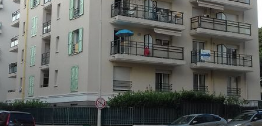NICE – A LOUER Studio de 29m². Loyer: 670€