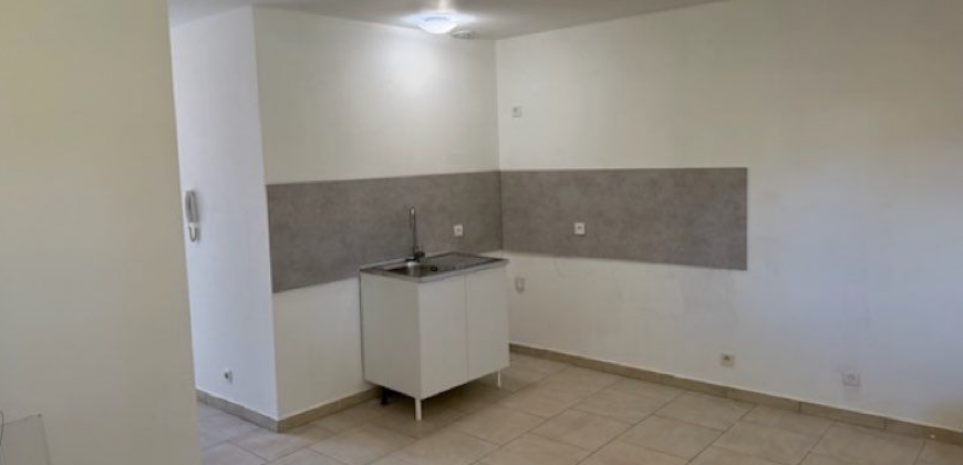 MARTIGUES Quartier Jonquières – A LOUER T3 de 48m². Loyer: 800€