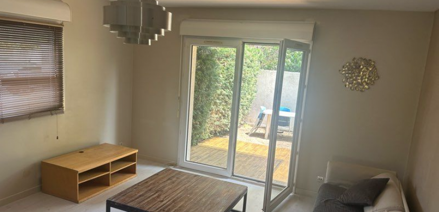 TOURNEUFEUILLE – A LOUER T2 de 48m²  avec une terrasse.