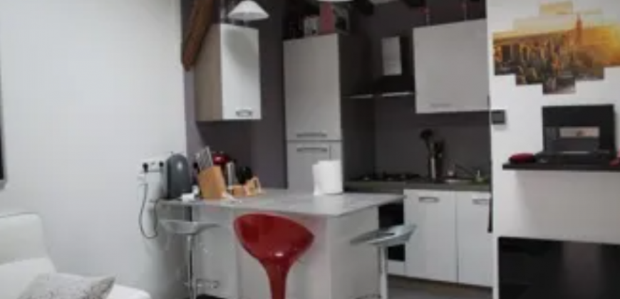 Revel – A LOUER 2 de 35m². Loyer: 440€ HC + 55€ de charges.